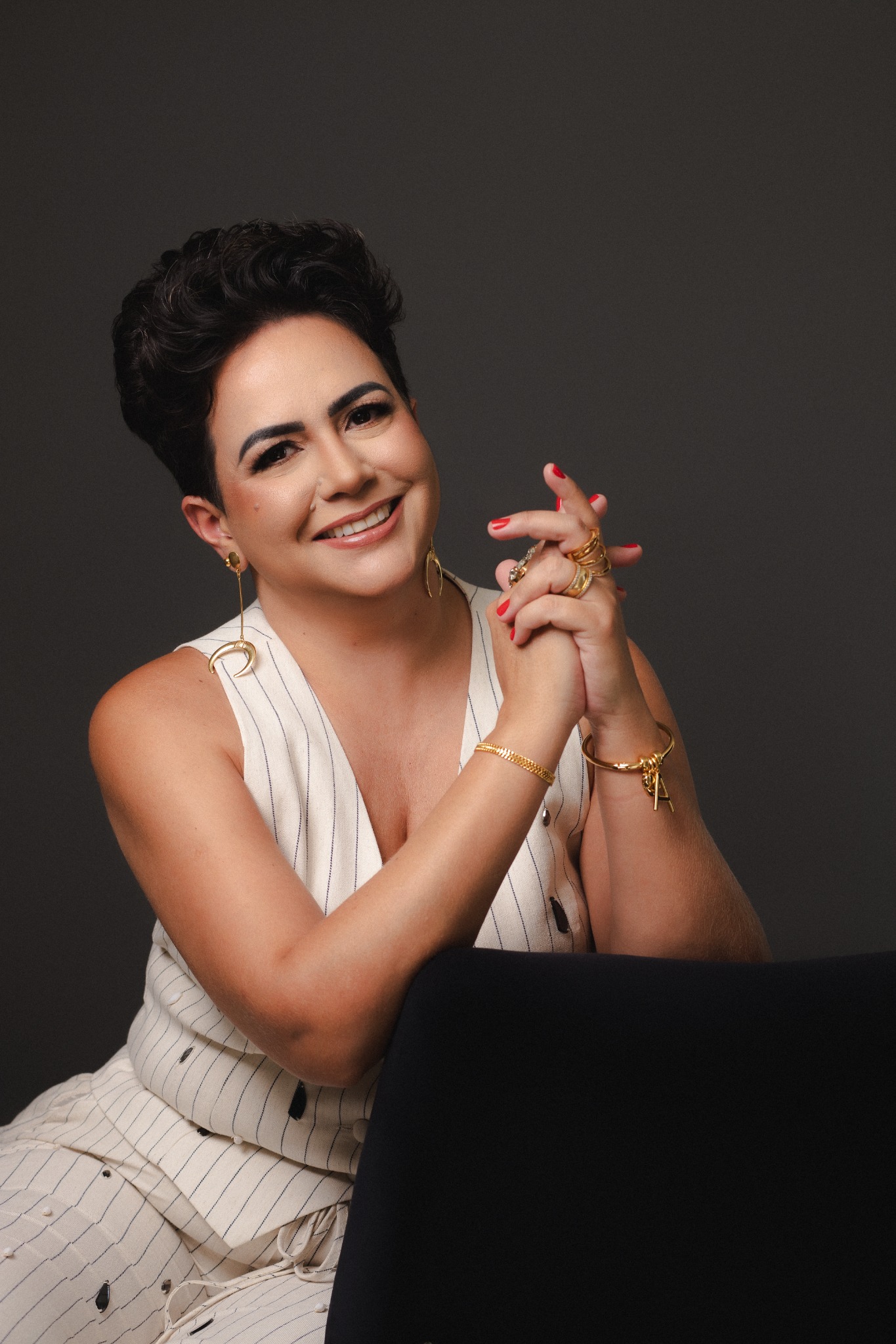 Retrato de Amábili Alves sorrindo